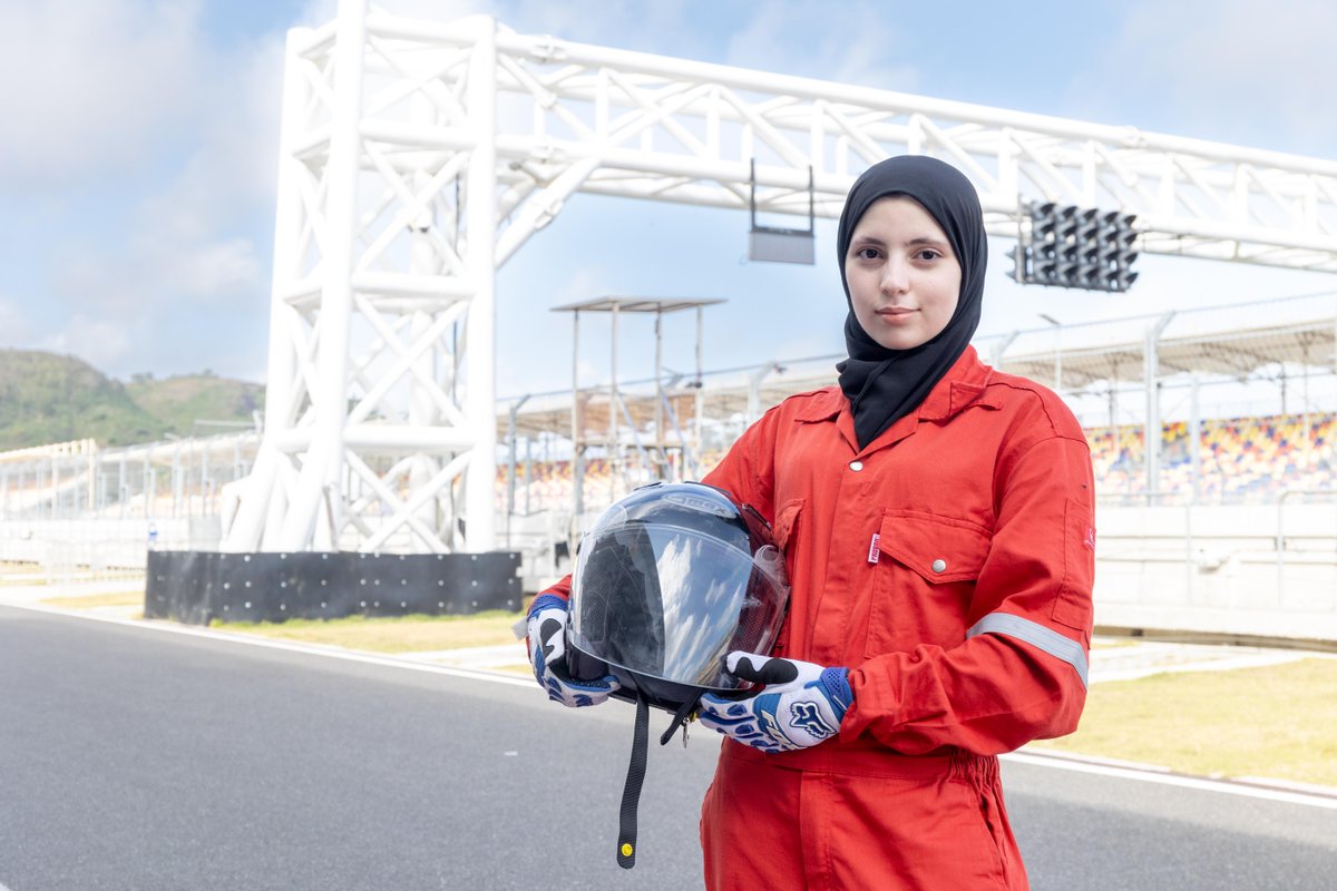 ShellMiddleEast's tweet image. Here at the Shell Eco-marathon Asia Pacific and the Middle East in Indonesia, more than 70 teams are set to compete to see who can travel the farthest distance using the least amount of energy! #ShellEcoMarathon