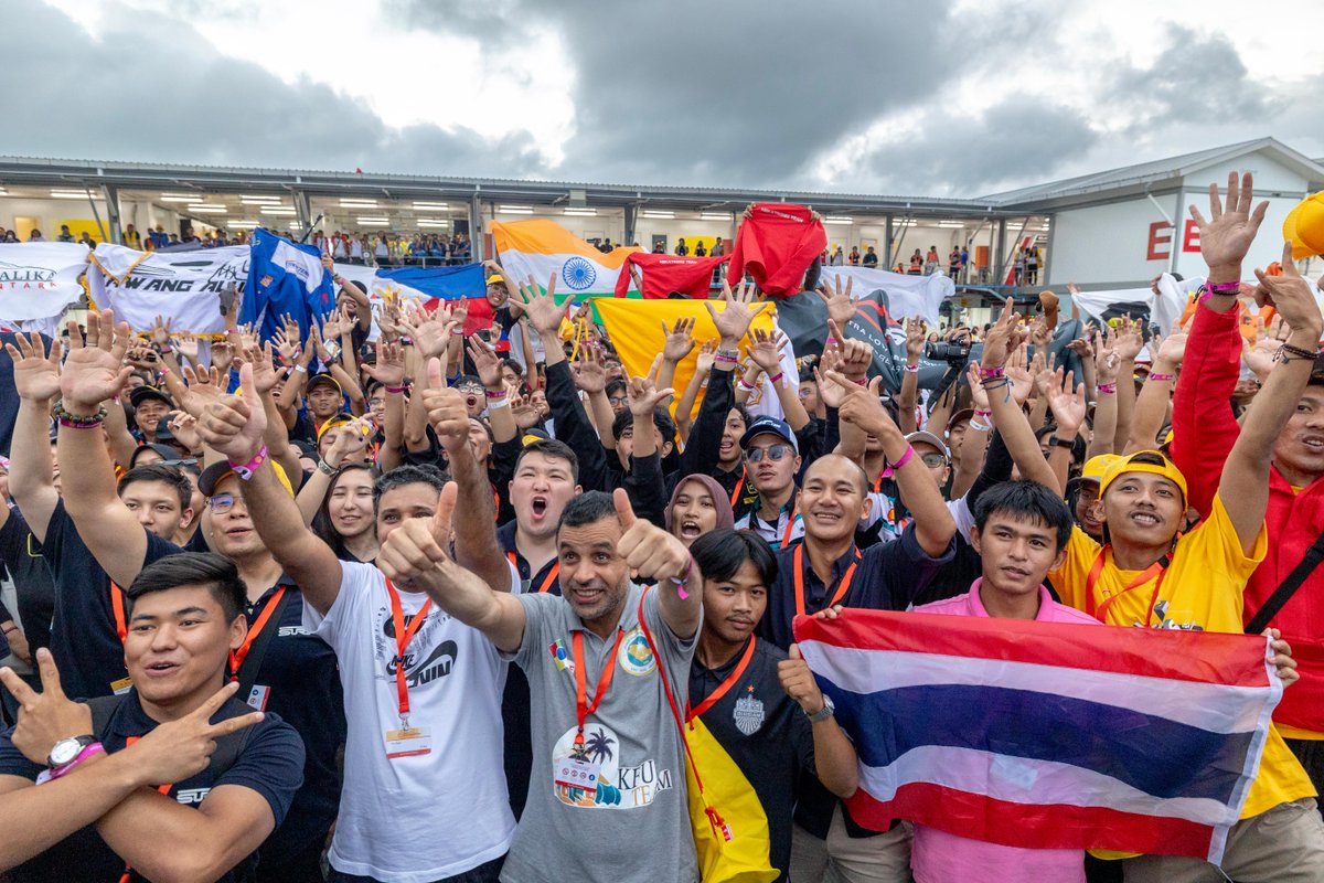ShellMiddleEast's tweet image. Here at the Shell Eco-marathon Asia Pacific and the Middle East in Indonesia, more than 70 teams are set to compete to see who can travel the farthest distance using the least amount of energy! #ShellEcoMarathon