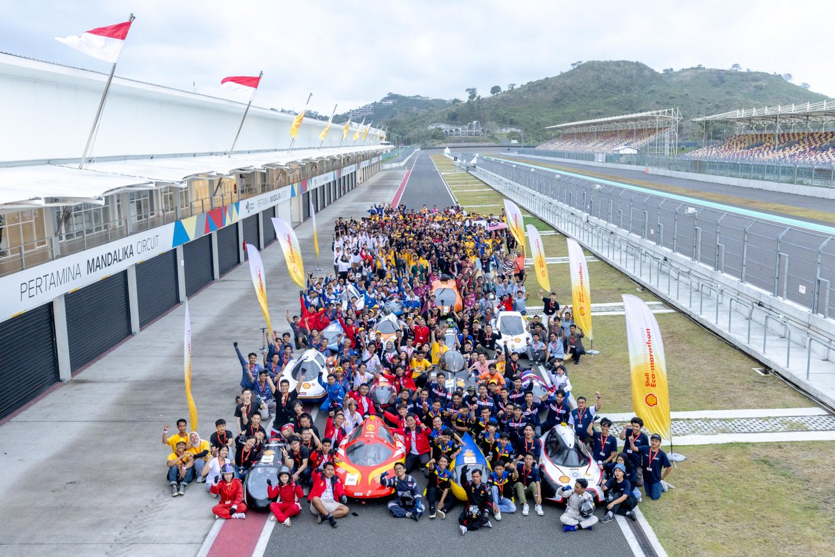 ShellMiddleEast's tweet image. Here at the Shell Eco-marathon Asia Pacific and the Middle East in Indonesia, more than 70 teams are set to compete to see who can travel the farthest distance using the least amount of energy! #ShellEcoMarathon