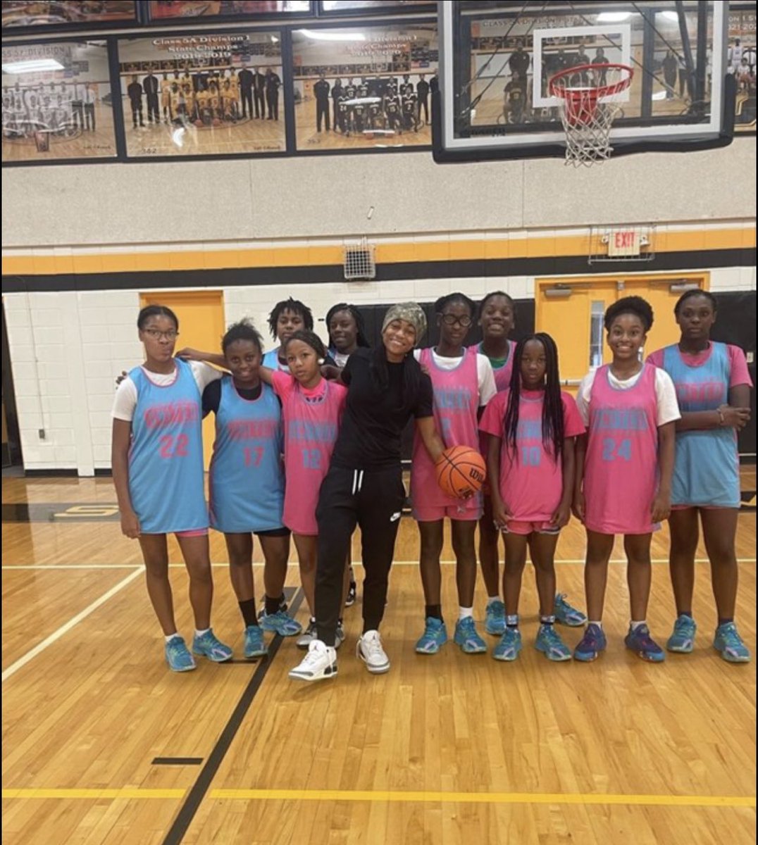 Simply_Neish12's tweet photo. So they met Alexis Morris today and it’s the faces for me lol #BootUnited https://t.co/yY1sZBqvJq
