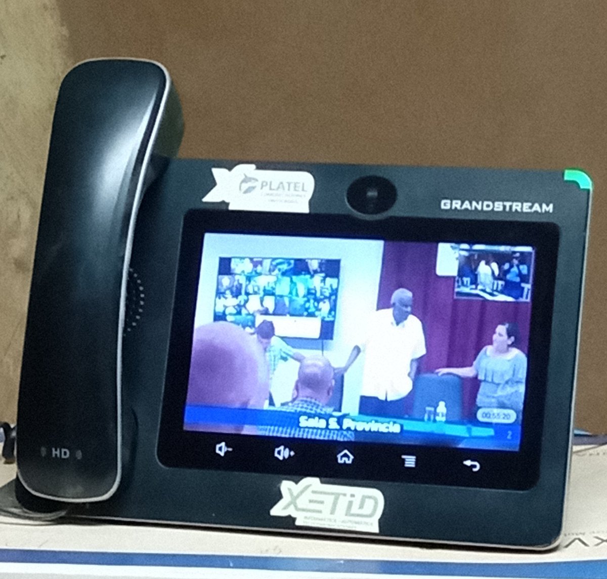 El Presidente de la Asamblea Nacional del Poder Popular Esteban Lazo Hernández intercambió por video conferencia con autoridades del Partido y Gobierno de los 13 municipios de la provincia de Matanzas.
#MatancerosEnVictoria 
#CalimeteEnVictoria