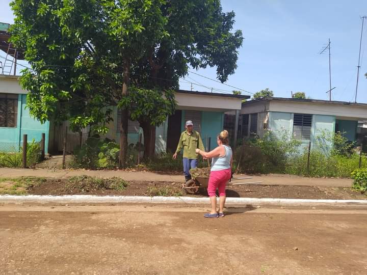 Acciones de limpieza y embellecimiento del poblado de Jesús Rabí en Calimete.
#MatancerosEnVictoria 
#CalimeteEnVictoria