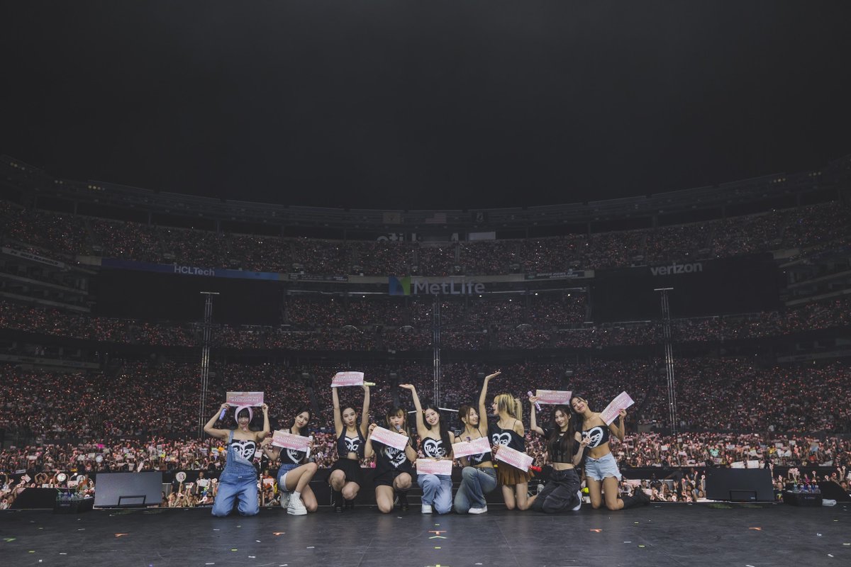 JYPETWICE's tweet image. TWICE 5TH WORLD TOUR 'READY TO BE' IN #NEW_YORK  

Hey New York✨ We are so glad we MET!!!
Performing at MetLife Stadium was like a dream come true for us and we know this wouldn't have been possible without your support🍭
We are still over the moon and can't thank you enough!…