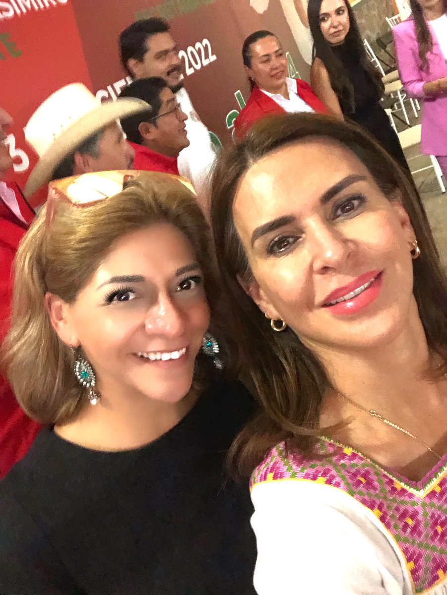 AubertMiranda's tweet photo. Mis sinceras felicitaciones a la mujer, mamá, diputada federal y secretaria general de @PRI_Nacional @caroviggiano las mujeres del Movimiento Territorial Zitácuaro ,Michoacán , reconozco su trabajo y espero regrese pronto a Michoacán. Un abrazo 🤗 #FuerzaMT #Revolucionarios #PRI https://t.co/avyZ3M0FR7