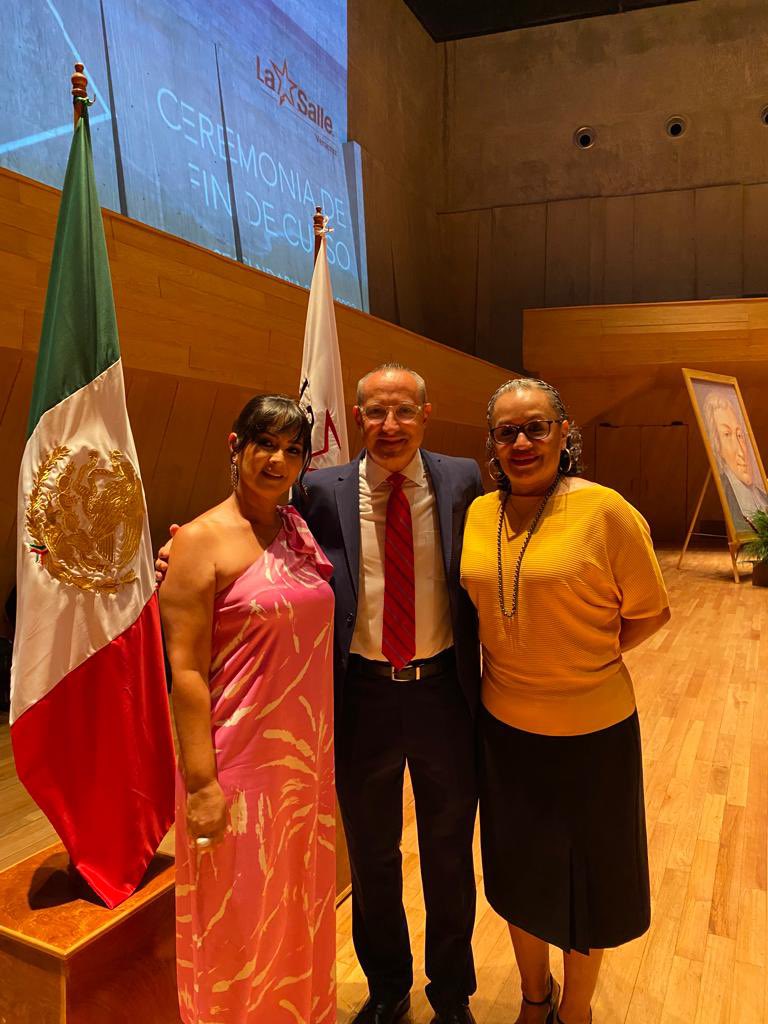 YoSoyAlexLopez's tweet photo. Día de graduaciones del Colegio La Salle de Veracruz en #ForoBoca
Gracias por la invitación a estas conducciones. https://t.co/YDaERb6EBn