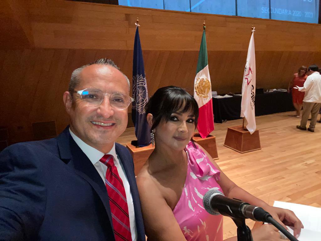 YoSoyAlexLopez's tweet photo. Día de graduaciones del Colegio La Salle de Veracruz en #ForoBoca
Gracias por la invitación a estas conducciones. https://t.co/YDaERb6EBn