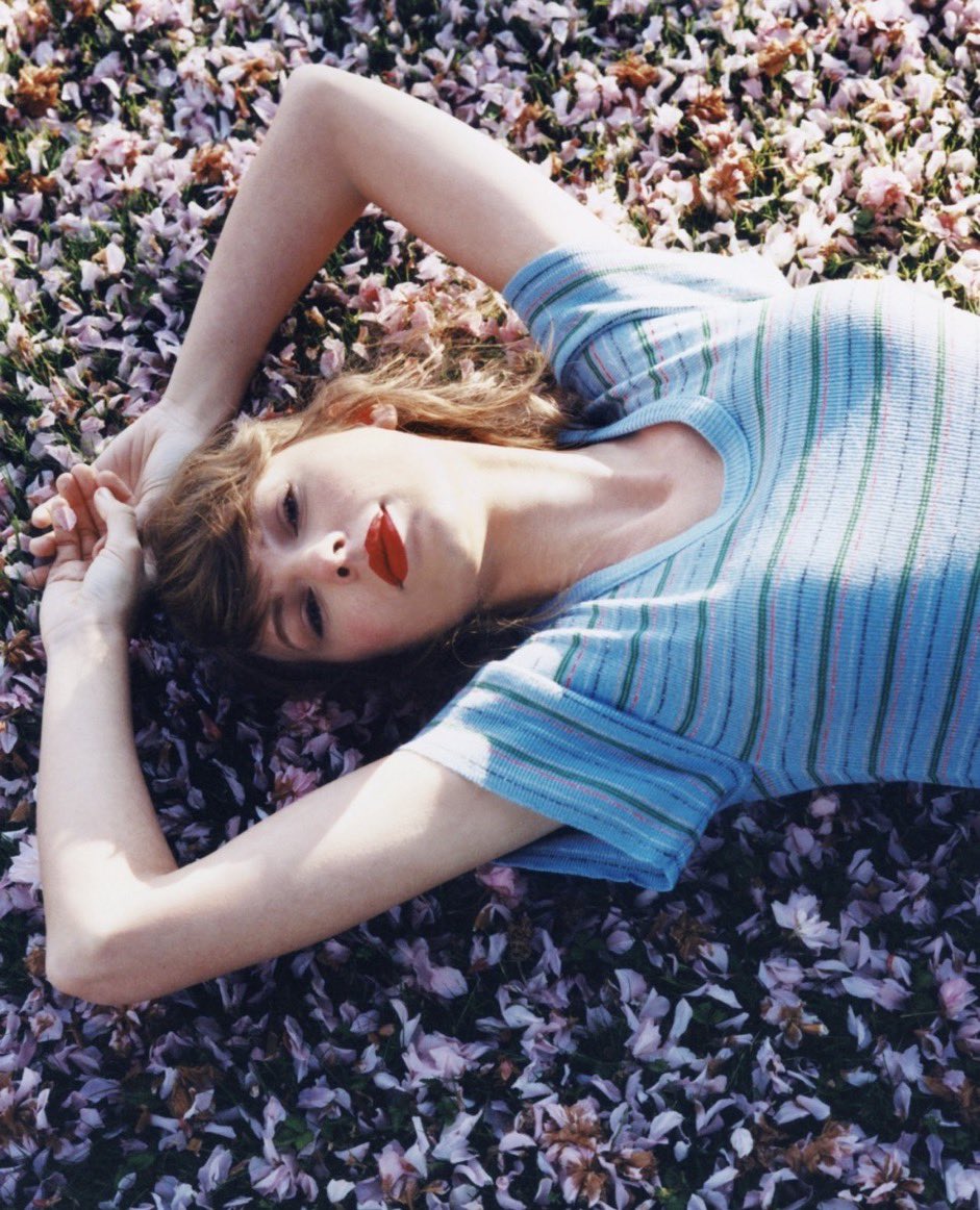 SwiftNYC's tweet photo. Taylor changed the original lyric of ‘Better Than Revenge’ 

From ‘She’s better known for the things that she does on the mattress.’ 

To ‘He was a moth to the flame, she was holding the matches.’

#SpeakNowTaylorsVersion https://t.co/CAlHNRzVMe