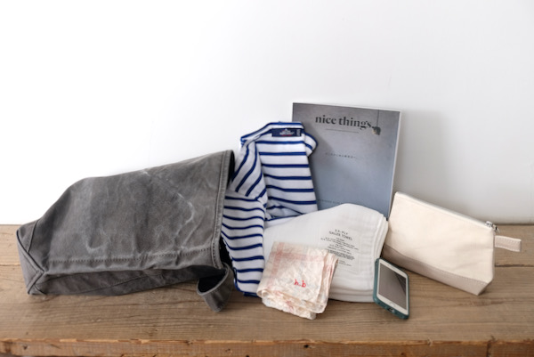 LifeClassico's tweet image. TEMBEAの染めシリーズ 〜 春らしい色合いのご紹介からまたメチャ渋！に戻りました。水墨画のような趣。カッコ良すぎでしょ〜。
#TEMBEA　#テンベア

TEMBEA　Baguette Tote　¥19.800（￥18.000） 
Color : Sumi　Size : W34cm × H36cm × D14cm　
Cotton 100%　Made in Japan.

classico-life.jugem.jp/?eid=4930