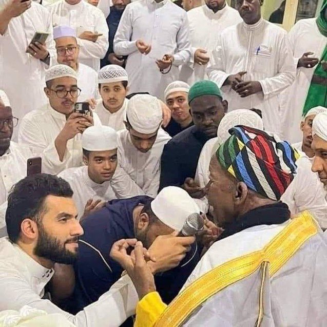 black__eskimo's tweet photo. The servant of the umah
#faydoutijani
#Islam 
#sufism https://t.co/IMAb1HTeF7