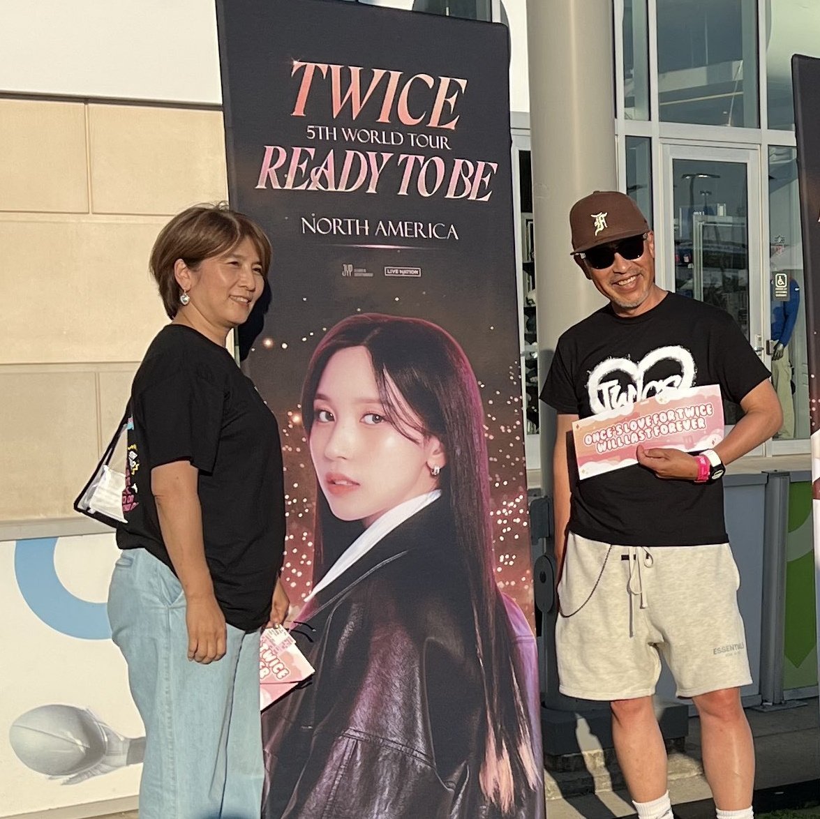 naychaengie's tweet photo. mama and papa myoui took a pic with their minari https://t.co/qpsuxcvhoe