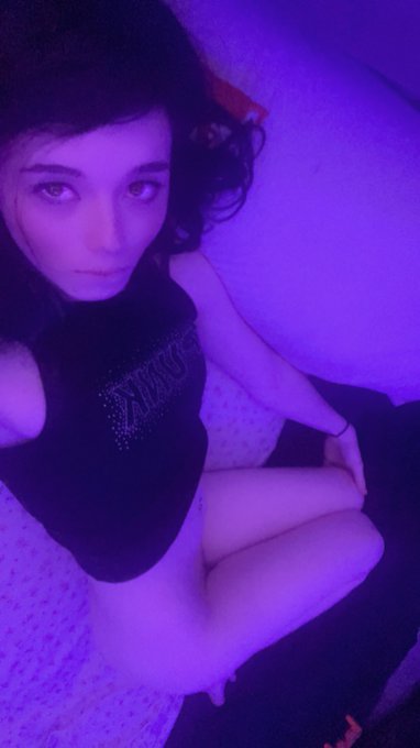 I&rsquo;m collllldddddd ❄️ 👀 https://t.co/LXkWJqRE77<a href="/tag/trans"class="tags"><span>#trans</span></a><a href="/tag/mtf"class="tags"><span>#mtf</span></a>
