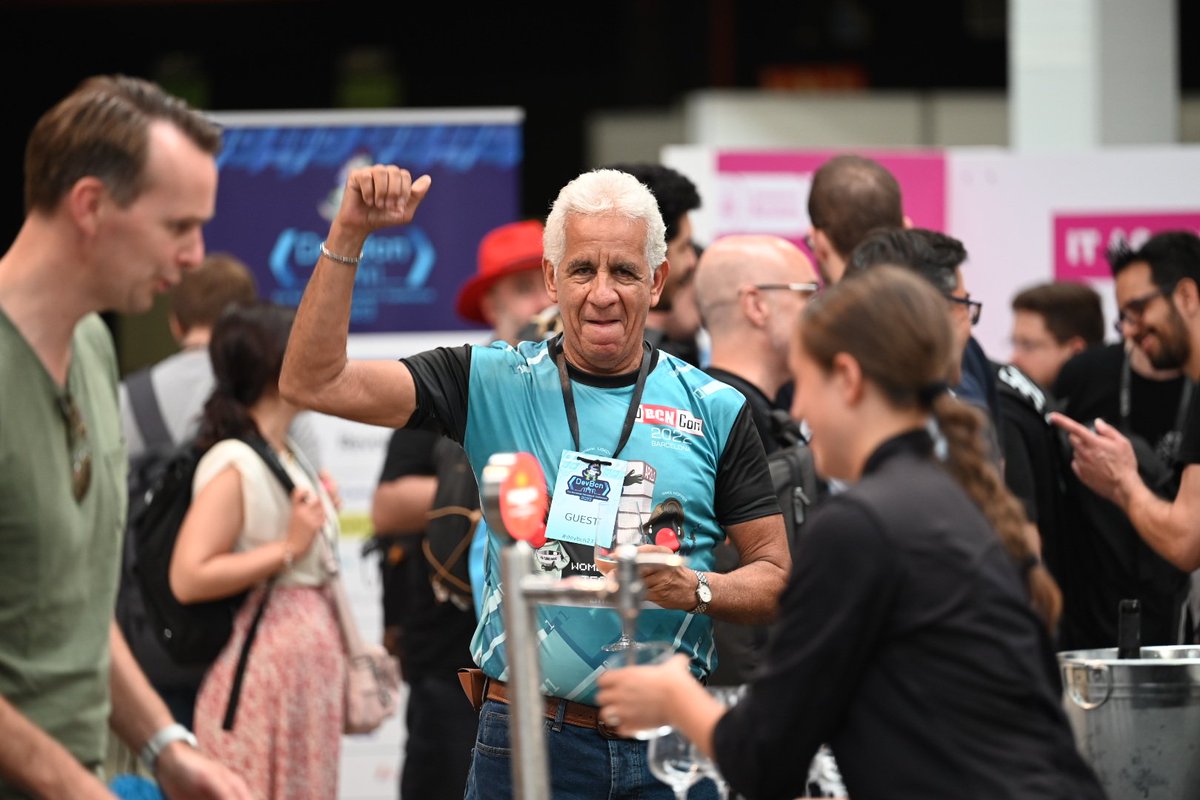 anyulled's tweet image. One of the most rewarding moments of #DevBcn23: having my father come from 7000 kms with a #JBcnConf t-shirt to visit me and seeing the fruits of such hard work that is collaborating in a conference organization. 4 years in a row!