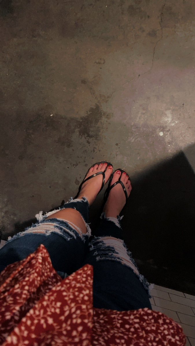 sunflowercx's tweet photo. my toes match my shirt 😂😂 https://t.co/cxroUAna1N
