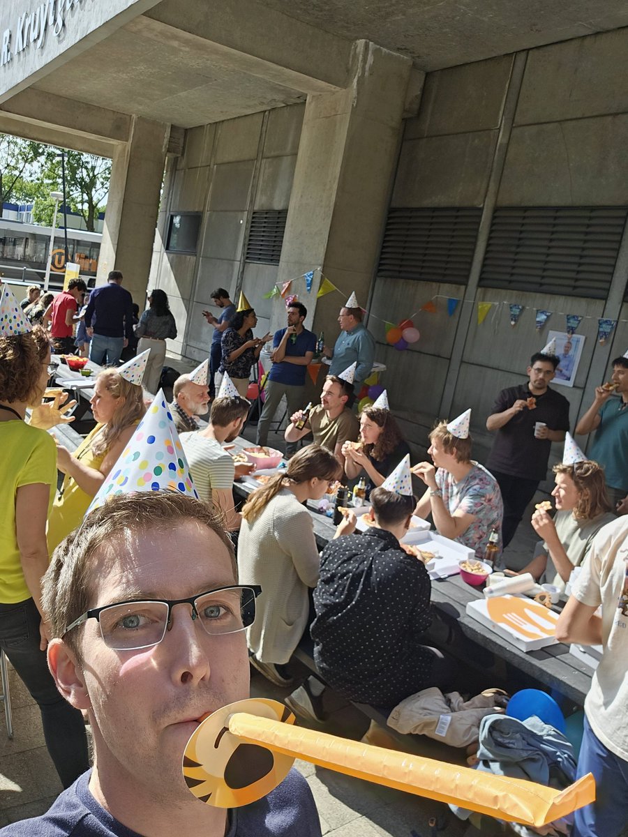 gardiner_lab's tweet photo. Happy birthday PSR and TPB. Rashmi and Guido have really put together amazing groups in the last year! #UtrechtUniversity #TPB  #Pizzaparty #PlantSci #PlantBio https://t.co/S2VCl9eIe2
