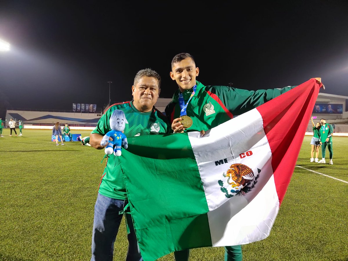 Fidelambriz's tweet photo. Bien ganado carajo. A seguir creciendo y como siempre te decimos, esto apenas empieza @fidel_ambrizz apuntale al cielo caray. Oro para la Selección Nacional Mexicana Sub 23. 🥇. Paso a pasito flaco. #Dalecapi #tesigoporquetequiero https://t.co/xUCBXYn8Jt