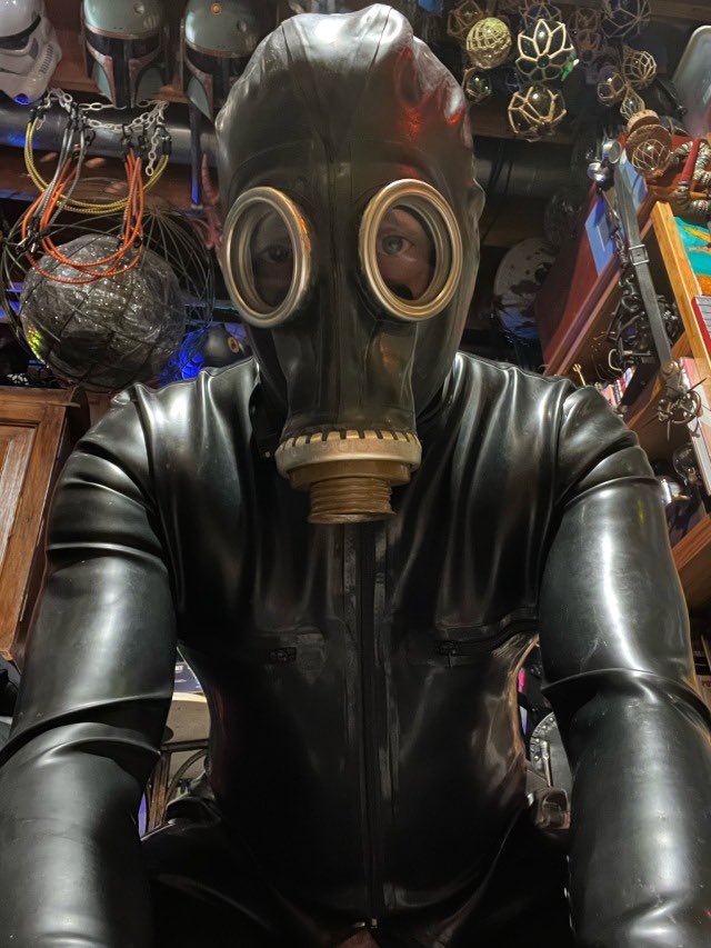 HoodedBottom's tweet photo. Gimp self-portrait. https://t.co/0LVireC0dh
