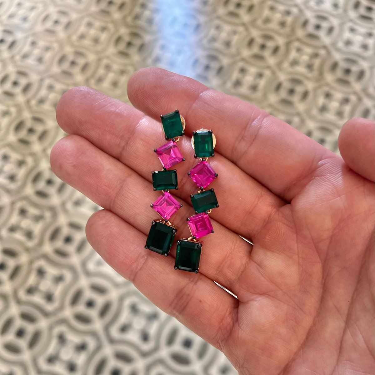 Los #pendientes más 🔝🔝🔝
te esperan en nuestra boutique en calle GARCÍA ALIX, 9 de ALMERÍA ♥️😍♥️
.
.
Se realizan envíos a toda España. 
.
.
#airun #airuntocados #tocadosairun #novia #bride #boda #bridal #pameladenovia #complementos #complementosnupciales #pendientes #earrings