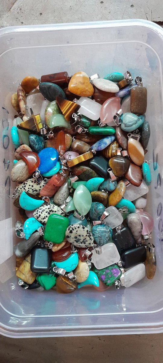 mlipu_zii's tweet photo. Goodmorning Twitter addicts 
Handmade stone pendants and bracelets that have different meanings. To order call 0728667802 or DM @Allbout_tee . Delivery is countrywide bracelet is Ksh 450 and pendant Ksh 250
Location Mombasa around Markiti https://t.co/GclpL4SqZ4