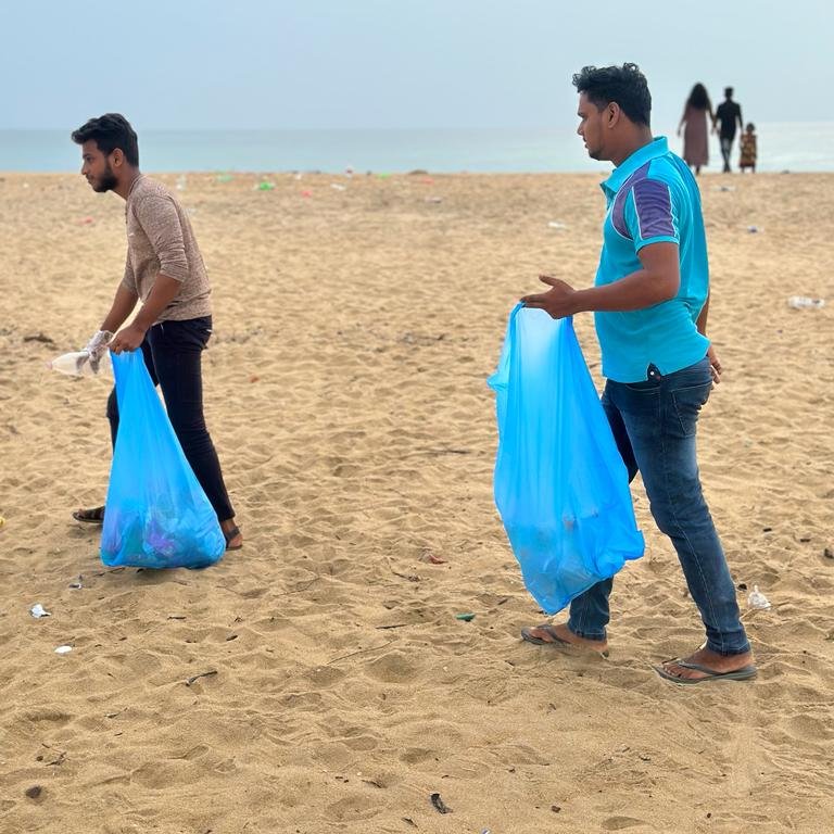 BiomeOcean's tweet photo. ♻ OceanBiome joined the Plastic Free Poya movement and cleaned the Kallady beach on the 3rd of July 2023 from 06.30 am to 08.00 am.
#beachcleanup #PFP #recycle #climatechange https://t.co/gBRH4mfuUT