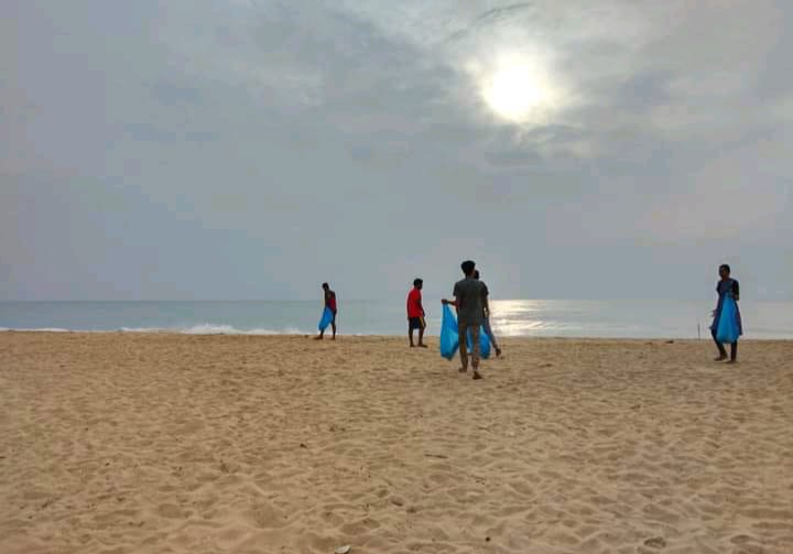 BiomeOcean's tweet photo. ♻ Catholic Youth Association(CYA) joined the Plastic Free Poya movement and cleaned the Kallady beach on the 3rd of July 2023 from 06.30 am to 08.00 am.
#beachcleanup #PFP #recycle #climatechange https://t.co/5tDlPgOXJ1