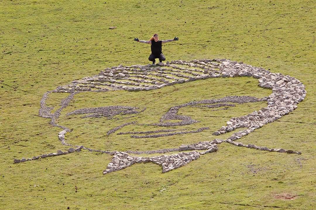Pupils <a href="/YGTredegarCS/">Ysgol Gyfun Tredegar</a> helped Nathan create the Bevan, Set in Stone.
As part of a series of artworks to celebrate the 75th anniversary of the NHS, famous artist <a href="/NathanWyburnArt/">Nathan Wyburn Artist</a> has created a large portrait in stones of Aneurin Bevan on a hillside above Trefil. Thank you Nathan!