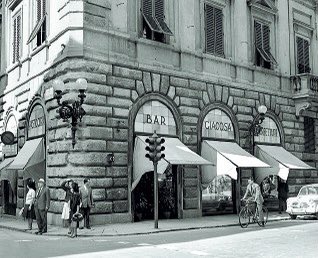 MrFirenzeSpett's tweet photo. +++ A VOLTE RITORNANO… ricordate il mitico Giacosa in via Tornabuoni?
Nei prossimi giorni riapre di fronte alla storica sede (oggi boutique di moda): nuovo ambiente, gestione del gruppo leader dei locali fiorentini in Piazza della Repubblica…
#primadellaprima https://t.co/24LIbcbKFK