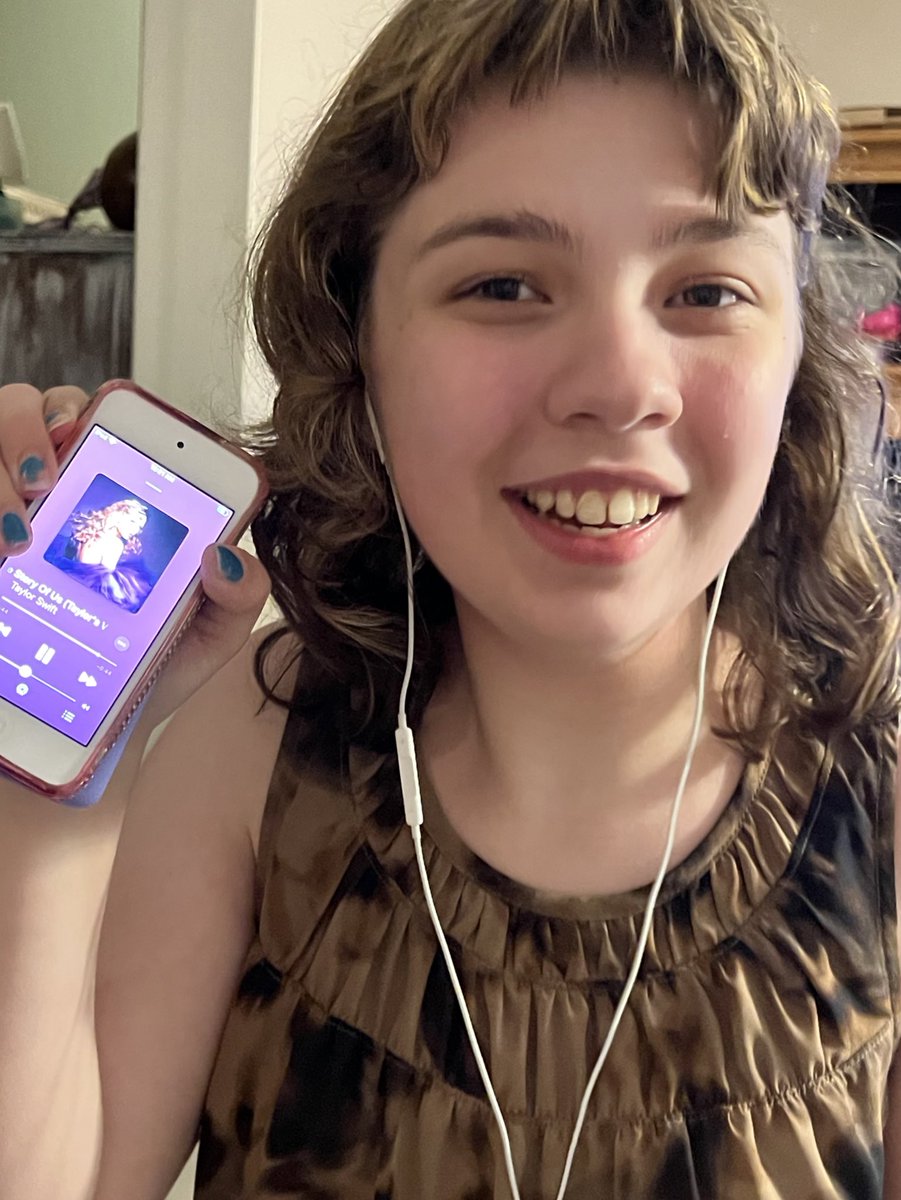 Kristinsartave's tweet photo. @taylornation13 Happy, dancing and loving TV Speak Now. It was worth staying up for. Love you so much @taylorswift13 https://t.co/5WrPZcYH8n