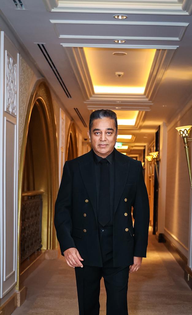 JayaTvOfficial's tweet photo. Ulaganayagan Kamal Haasan, Prabhas, Deepika Padukone, to Launch ‘Project K’ at San Diego Comic-Con
#KamalHaasan @PrabhasRaju @deepikapadukone @SrBachchan @ikamalhaasan #ProjectK #ProjectKmovie #Jayatv https://t.co/FPYaU2mV5G