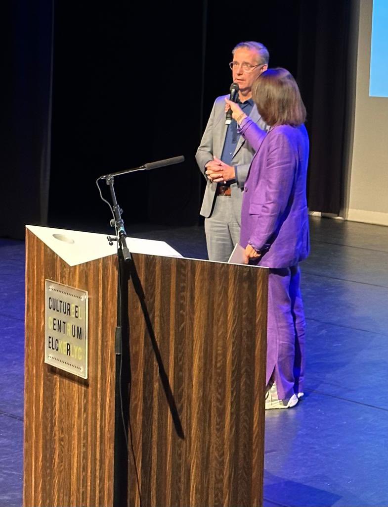 Gisteravond de 4e avond in de door Seniorennetwerk Hilvarenbeek en Diessen georganiseerde reeks over wonen en zorg. 
Belangrijk, want goed wonen, dat wil iedereen. 
Oplossingen vinden we samen: initiatieven uit de samenleving én een gemeente die helpt en, waar nodig, ook stuurt.