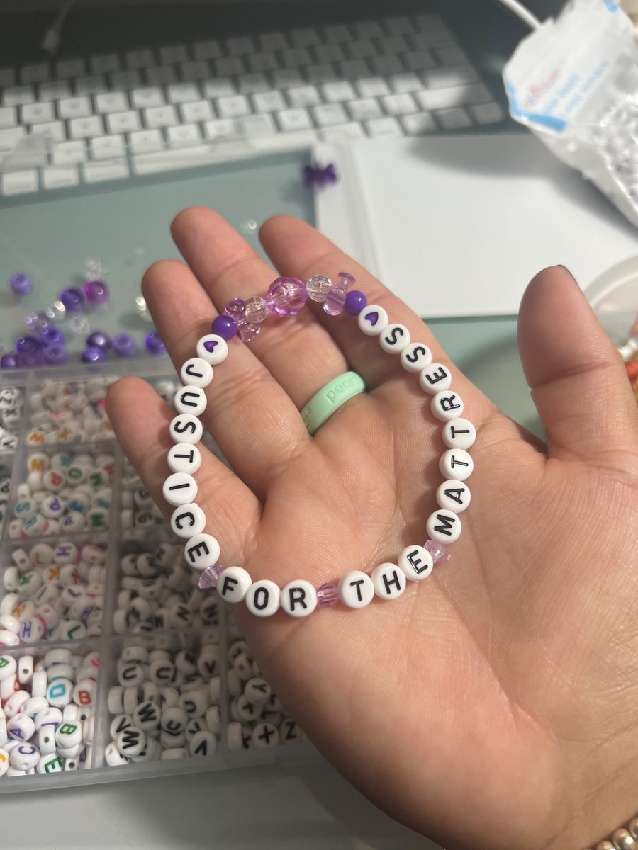 jenna_jens's tweet photo. No better time to make friendship bracelets! Love the new #betterthanrevenge lyrics but #justiceforthemattress 
@taylornation13 
#SpeakNowTaylorsVersion https://t.co/ZzJ4ZAPpxk