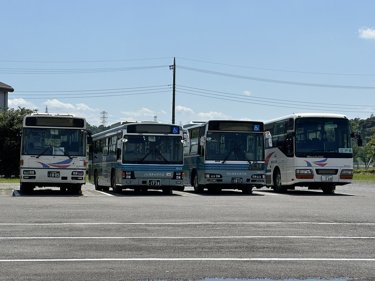関東鉄道バス 江戸崎車庫 7/2(日)13時過ぎの様子、セブン側より 9513ED