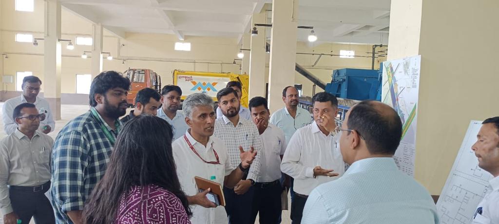 OfficialGNIDA's tweet photo. Sh. Balamurugan D, JS @DPIITGoI examined the progress of various development works at @iitgnl. Overgoing his field visit, he stroked across @IndiaHaier &amp; other industrial establishments; he instructed officials to accelerate the land allotment to entrepreneurs. https://t.co/q71iYilOjL