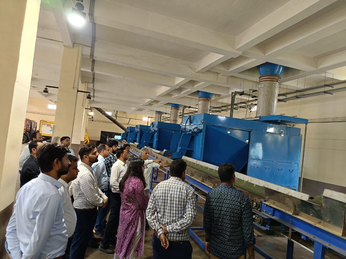OfficialGNIDA's tweet photo. Sh. Balamurugan D, JS @DPIITGoI examined the progress of various development works at @iitgnl. Overgoing his field visit, he stroked across @IndiaHaier &amp; other industrial establishments; he instructed officials to accelerate the land allotment to entrepreneurs. https://t.co/q71iYilOjL