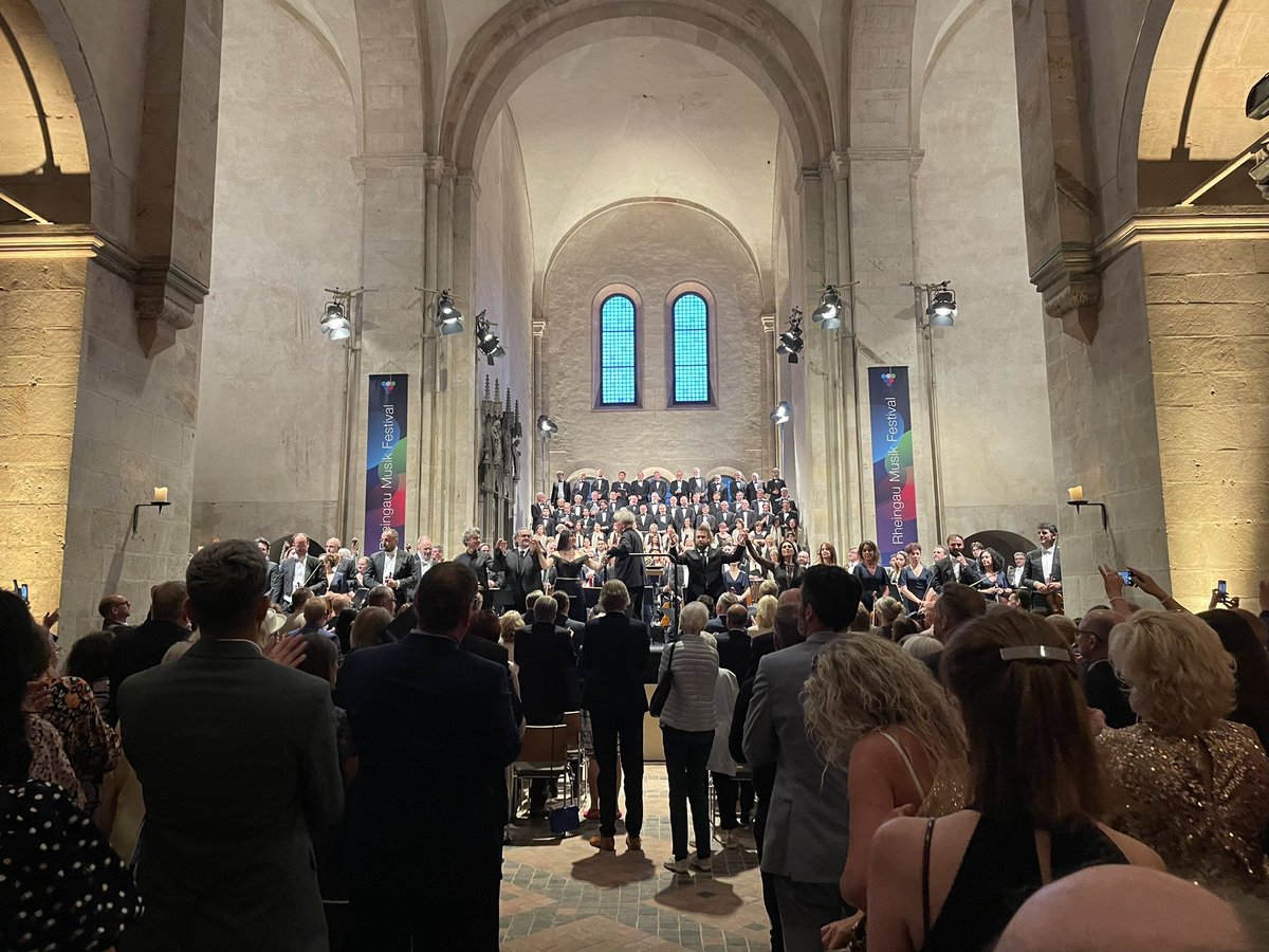 ambrareda's tweet image. Grandissimo successo al Eberbach Kloster per l’@Sinfonica_mi con una sublime esecuzione del Requiem di Verdi al@rheingaumusik