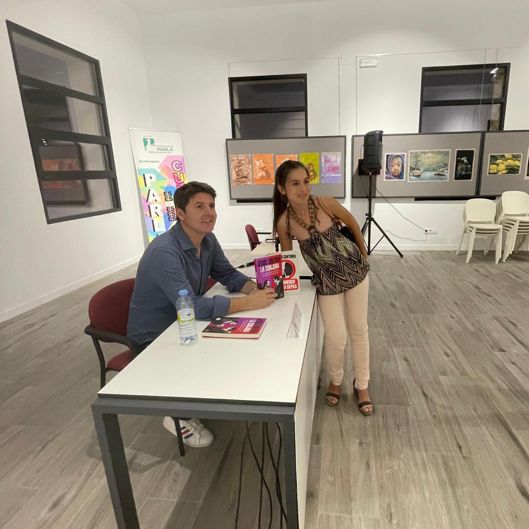 PSOEdeParla's tweet photo. En definitiva lo que le define a @JesusCintora es hablar claro y conciso sobre la realidad política actual.

🥰Nos ha encantado tenerte en nuestro Centro Cultural Almudena Grandes, el cual se ha llenado de muchísimos vecinos y vecinas. 

#DefiendeParla https://t.co/NuLTqX7Vkq