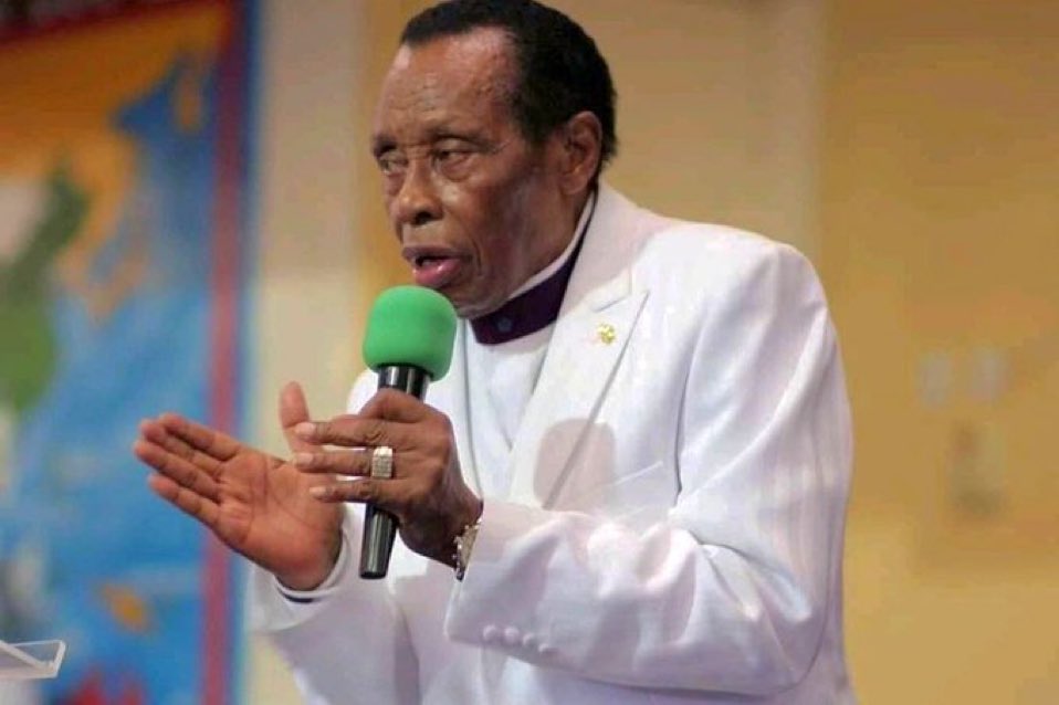 HenryMuzhari's tweet photo. A great apostle whose life we celebrate.   . We want to thank you sir for being  a pioneer and a trail blazer . You chose to believe God’s  word and lived a life of faith . May you be rewarded by the Lord . Comfort to the family . https://t.co/hZ0LgCaxFk