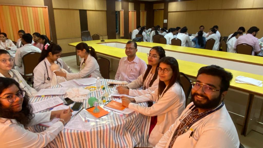 himshospital's tweet image. Basic #NeonatalResuscitationProgram
#DepartmentofPediatrics conducted Basic Neonatal Resuscitation Program training for interns under the aegis of the Indian Academy of Pediatrics.
41 interns were trained through simulation-based full-day training.

#NRP #IAP #BnRP #HIMS