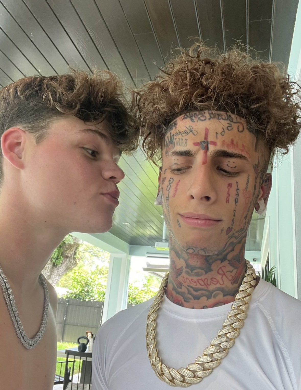 Jack Doherty on X: Me and @islandboyflyy kissing😘 t.cobR3Zs6ngQq  t.coyd8AedI3eN  X