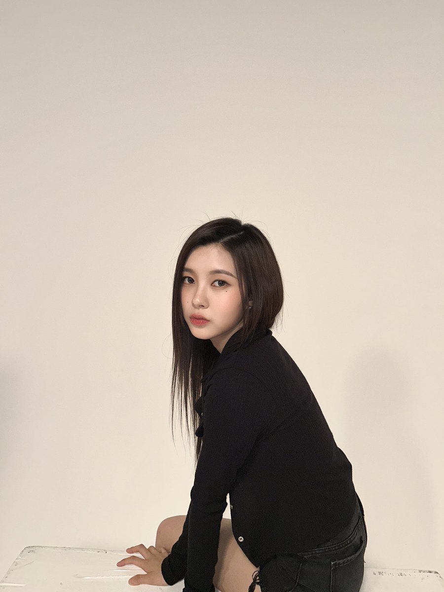 dayeonbbl's tweet photo. [230707] 🫧📸 https://t.co/J5ipJiz3Mo