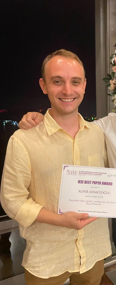 Doktora öğrencimiz Alper'in çalışması SİU2023'de en iyi bildiri ödülü aldı. 
Tebrikler <a href="/alperahmetoglu/">Alper Ahmetoglu</a>!
<a href="/Bogazici_CmpE/">Boğaziçi Üni. Bilgisayar Mühendisliği Bölümü</a>