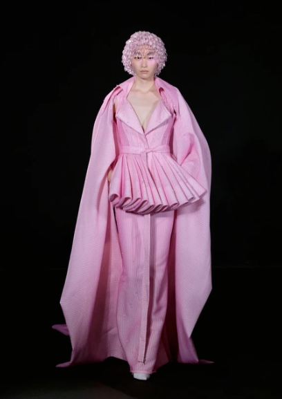 ursulaunaula's tweet photo. Robert Wun S/S 2023 Couture #fashion #model #modeling https://t.co/aKC1FEsqLX