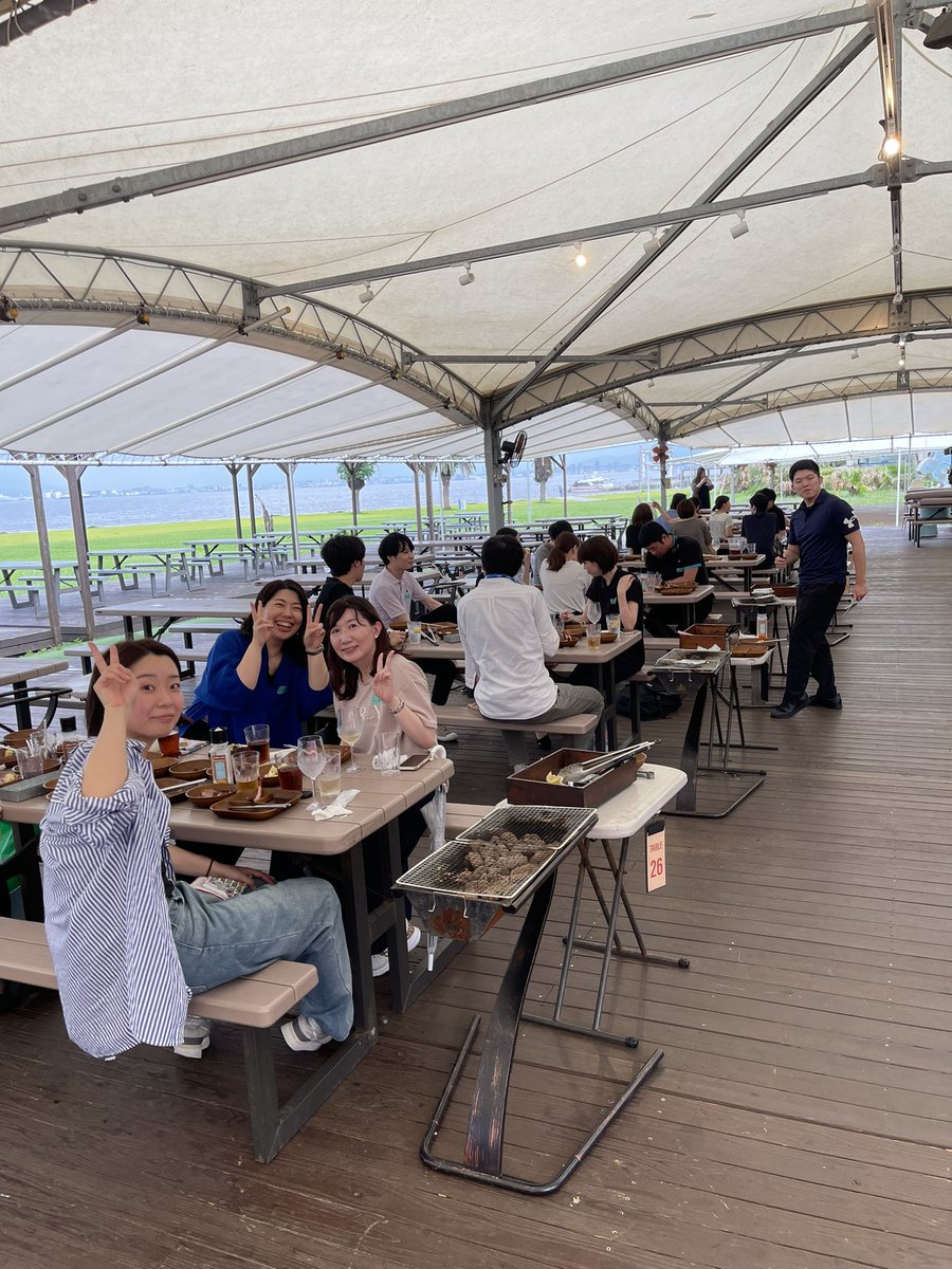 sc_sagara's tweet photo. 研修後のBBQ🍖みんな楽しそう!
そして美味しい😋
#LUIGANS https://t.co/9PB0lPMmS8