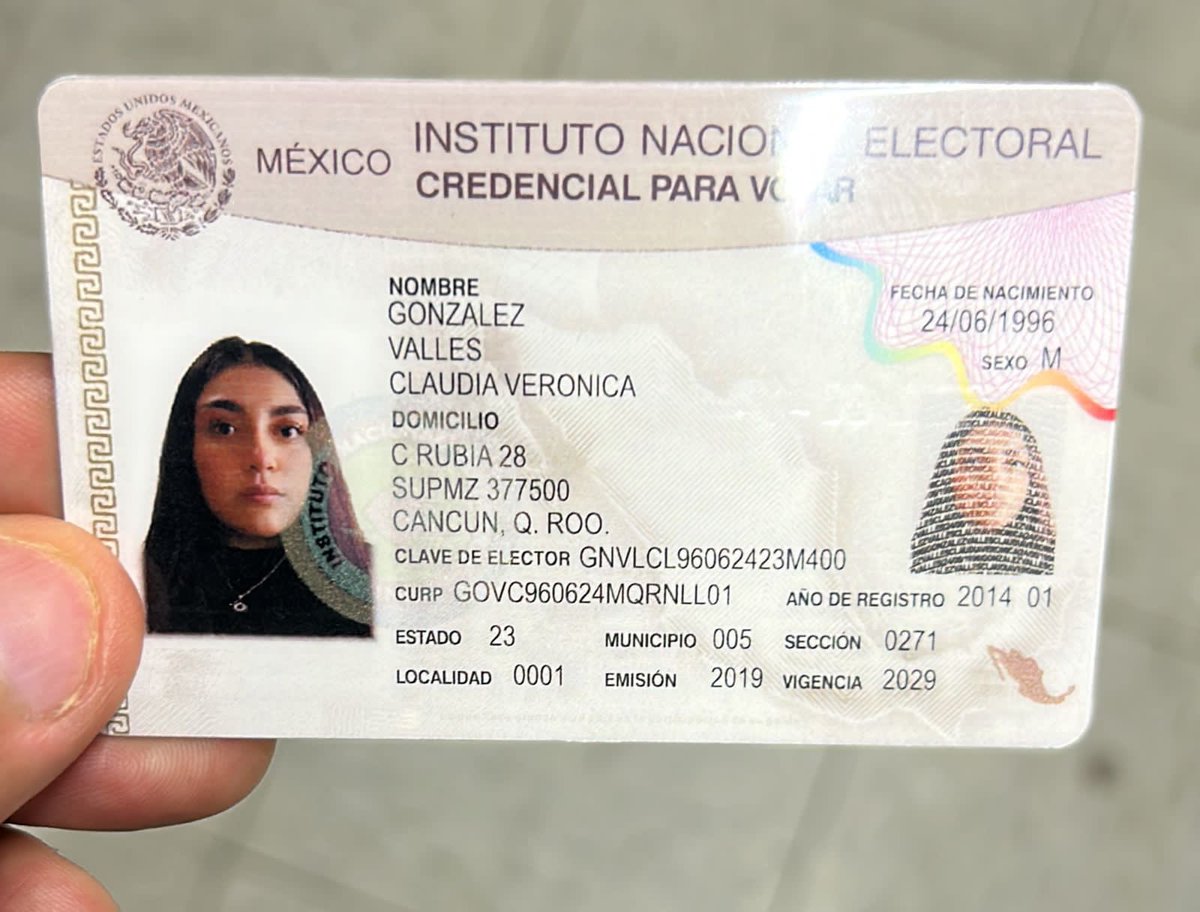 VigiaCiudadano7's tweet photo. Cuidado al vender tu auto aquí en Cancún, ciudadano fue estafado por esta pareja al comprarle supuestamente una camioneta, el pago lo hicieron vía depósito de cheque el cual al ser entregado el vehículo procedieron a cancelar según relata el afectado. https://t.co/Cw35zkc9X7
