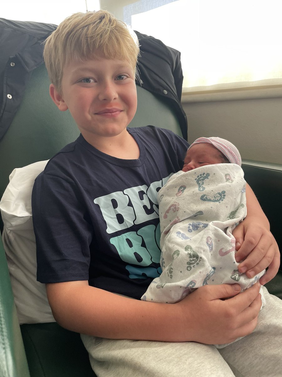 the_cyberqueen's tweet photo. Boston is so Happy to be a Big Brother!❤️ #boymom #brothers #love https://t.co/9TX2ertRym