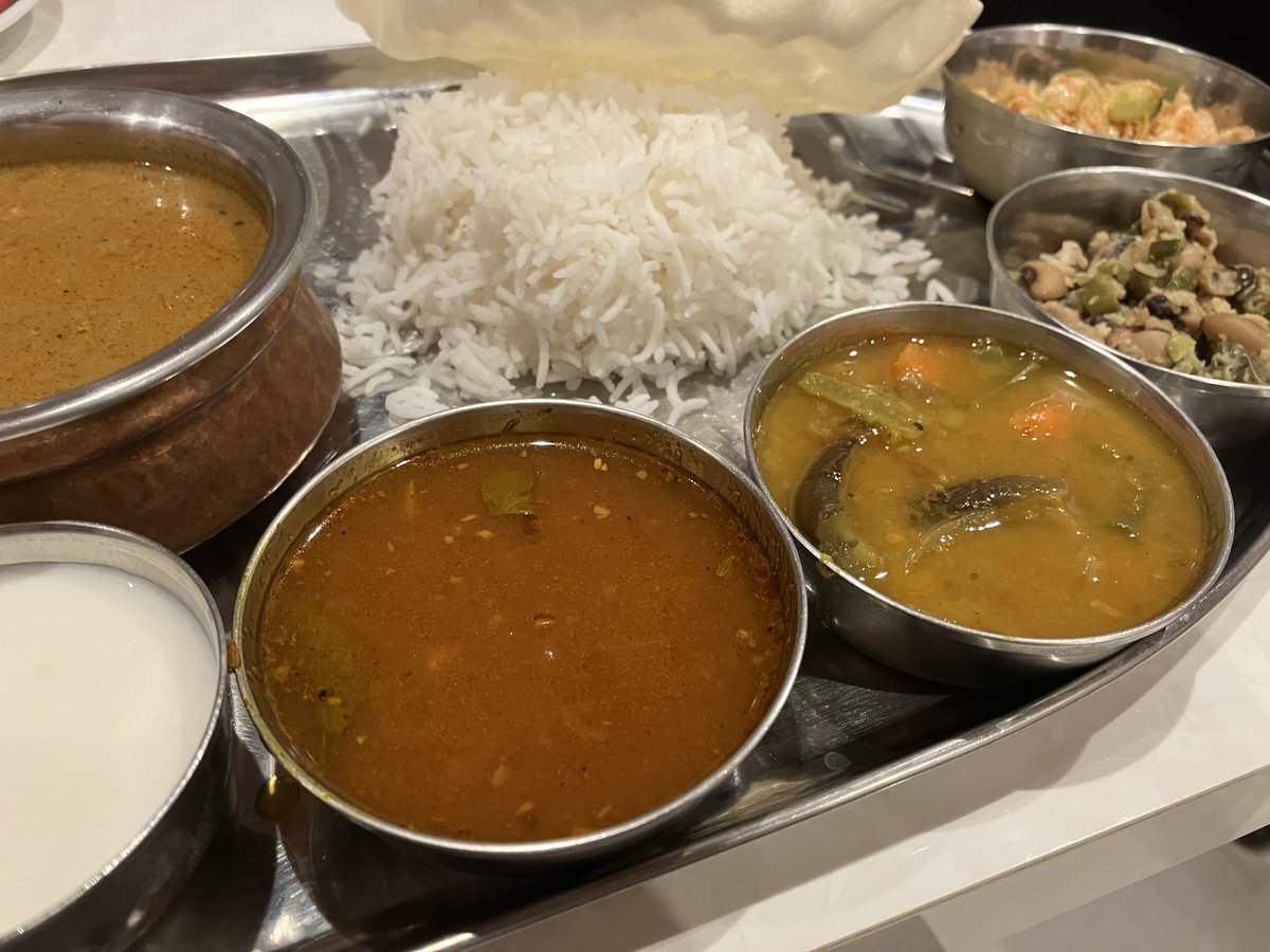 y_nozu's tweet photo. 先月の料理で海外を巡る会の写真ですー

インド出身の方とインド料理の店に行くというスペシャルな会になりました笑。独特な味ではありましたが、美味しかったです https://t.co/SBMM4wKWne