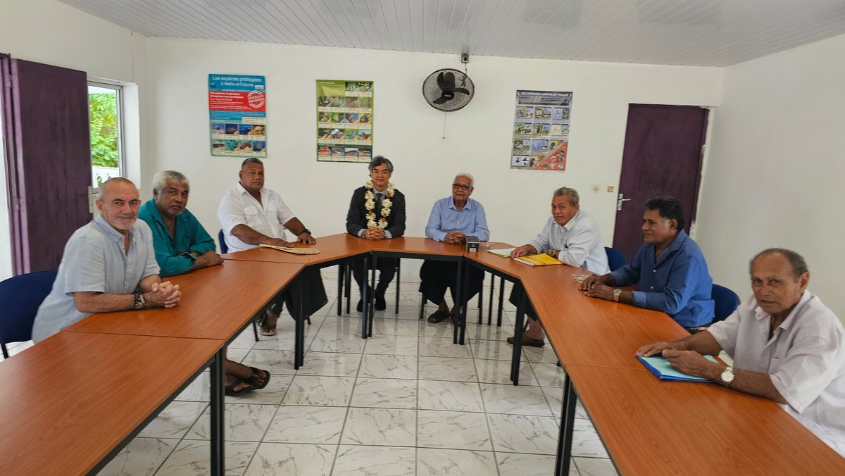sujiseam's tweet photo. A #Futuna, j'ai commencé par me présenter aux chefferie des royaumes de Sigave et Alo, avant de visiter la basilique Saint Pierre Chanel.

In #Futuna, I started with courtesy calls on the Chiefs of the Kingdoms of Sigave and Alo, before visiting the Saint Peter Chanel Basilica. https://t.co/0bEyNXhb3G