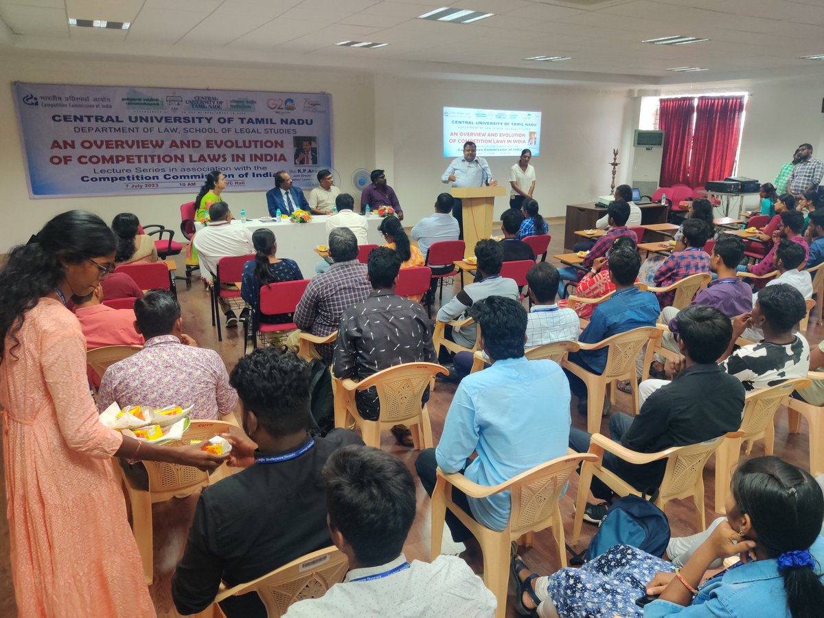 cutnofficial's tweet photo. Dept. of Law, @cutnofficial is hosts a Competition Law Lecture Series delivered by Shri K.P. Anand, Joint Director (Law) @CCI_India , exploring the significance of #CompetitionLaws in India's competitive market. https://t.co/4s4EyanwGk