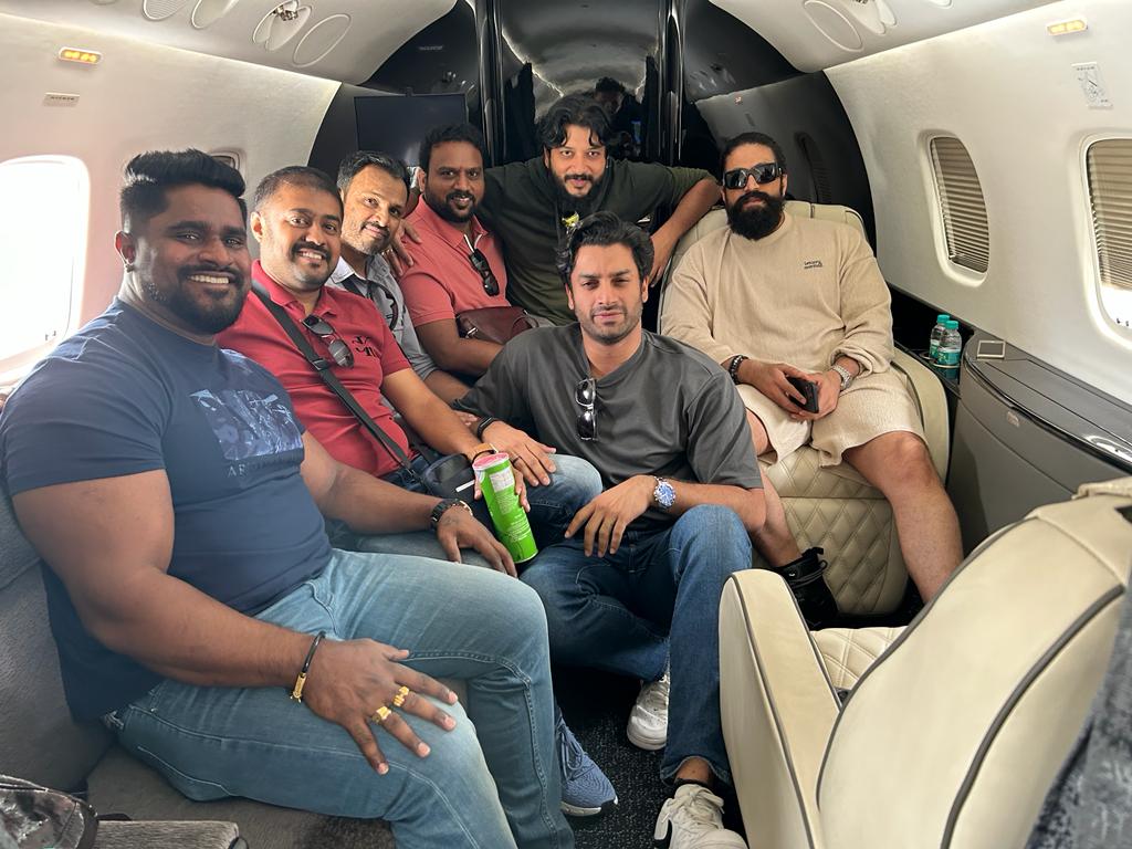 rockybhaiyash01's tweet photo. Off to Malaysia 🥺..
Exclusive ✨
#trip19 https://t.co/qZBqEKToTO