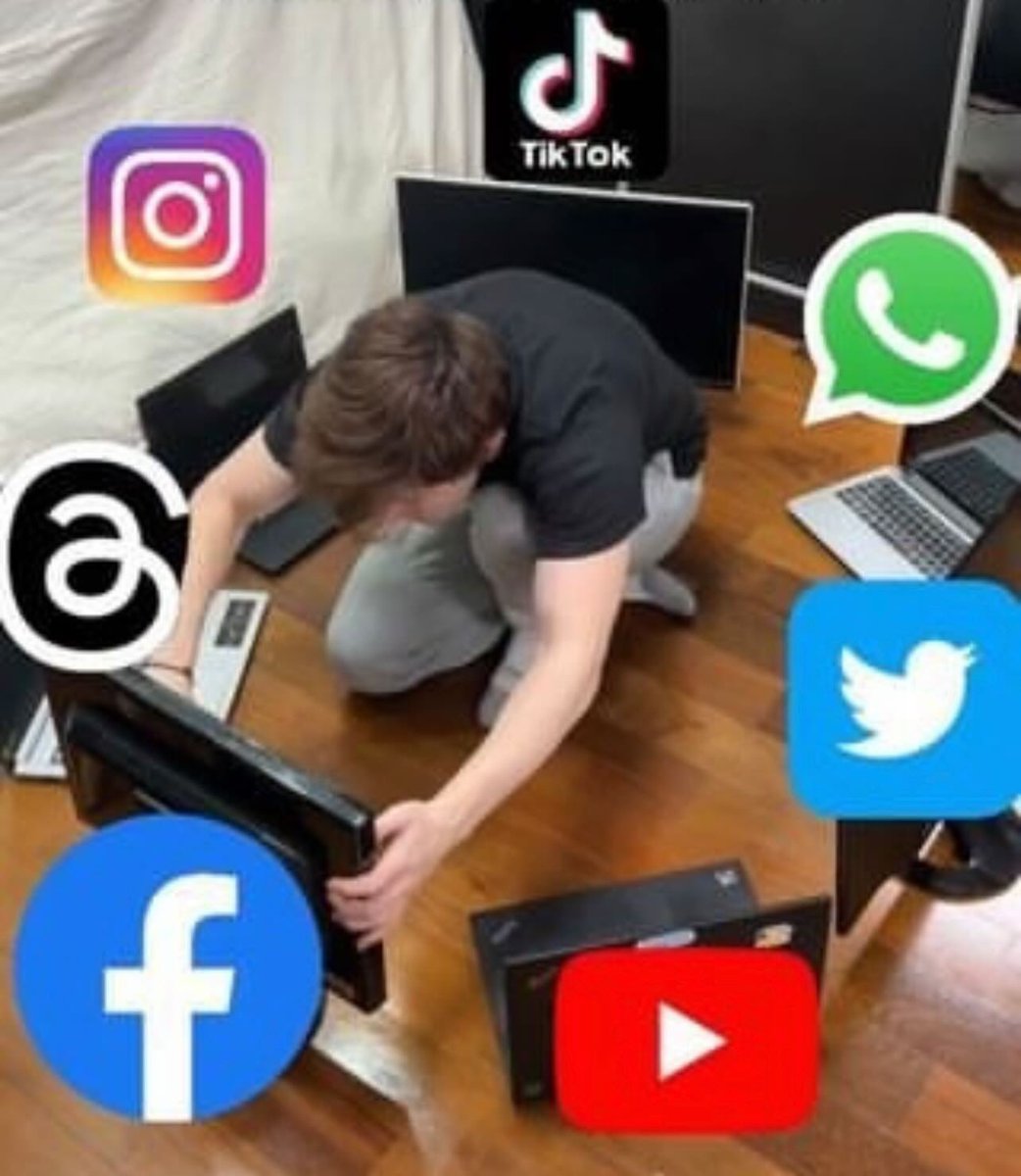 bybrunalim's tweet photo. Eu tentando administrar as redes sociais: https://t.co/gws1SwfuBU