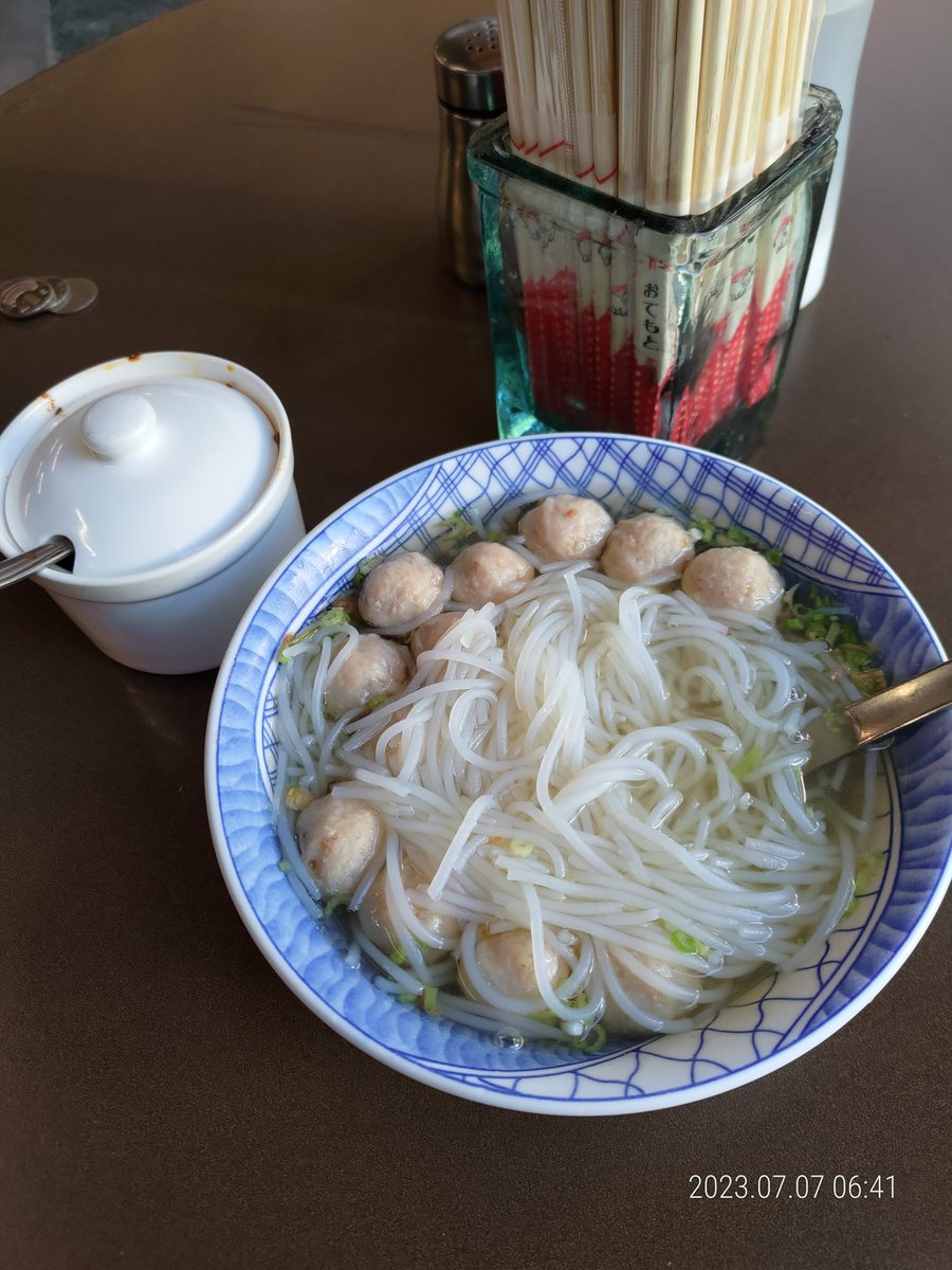 DPinLights's tweet photo. 個人認定最強的魚丸米粉店
沒有賣飲料
沒有賣小菜
菜單只有1魚丸米粉 2沒有米粉的魚丸湯
沒有第三😅😅😅
0600賣到1200只賣六個小時的老店
簡單至極的美味😎 https://t.co/PsegcGRvtL
